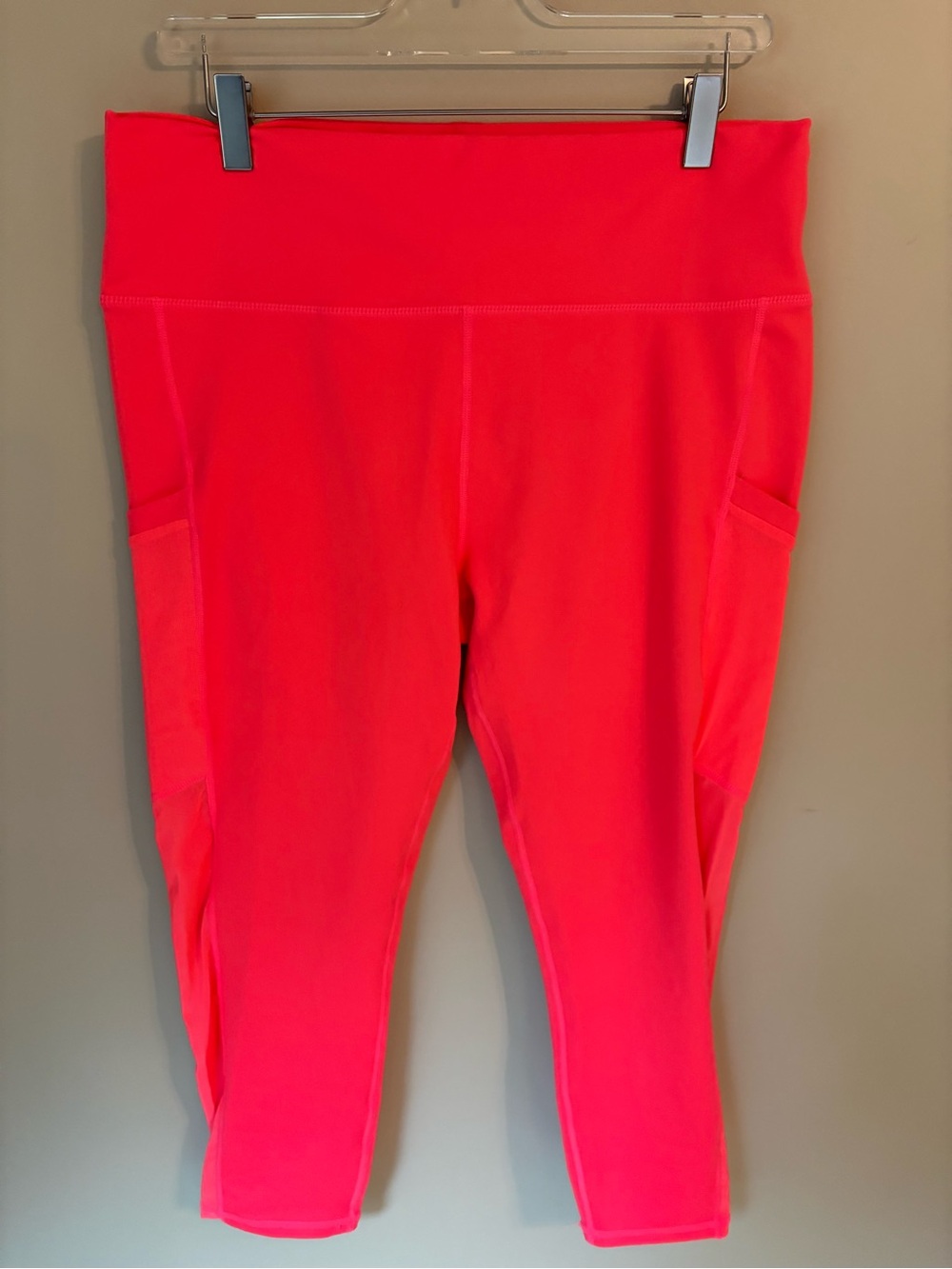 Fabletics Powerhold Neon Pink Active Capri Leggings | Women’s Sz XL